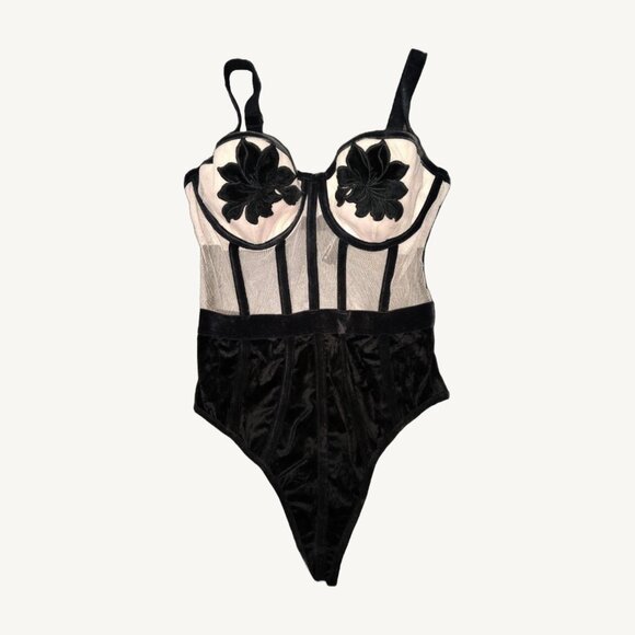 Victoria's Secret Sexy Black Nude Velvet Flower Teddy Size 32 C - Picture 1 of 10